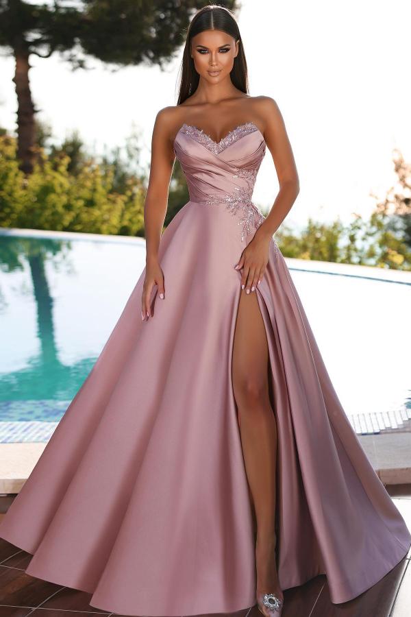 Robes de bal longues rose poudré à décolleté cœur et fentes ornées d'appliques en dentelle