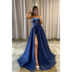 Robe de bal longue scintillante à bretelles spaghetti et appliques en dentelle avec fente 