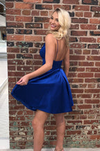 Robes de bal courtes et simples en satin bleu royal dos nu 
