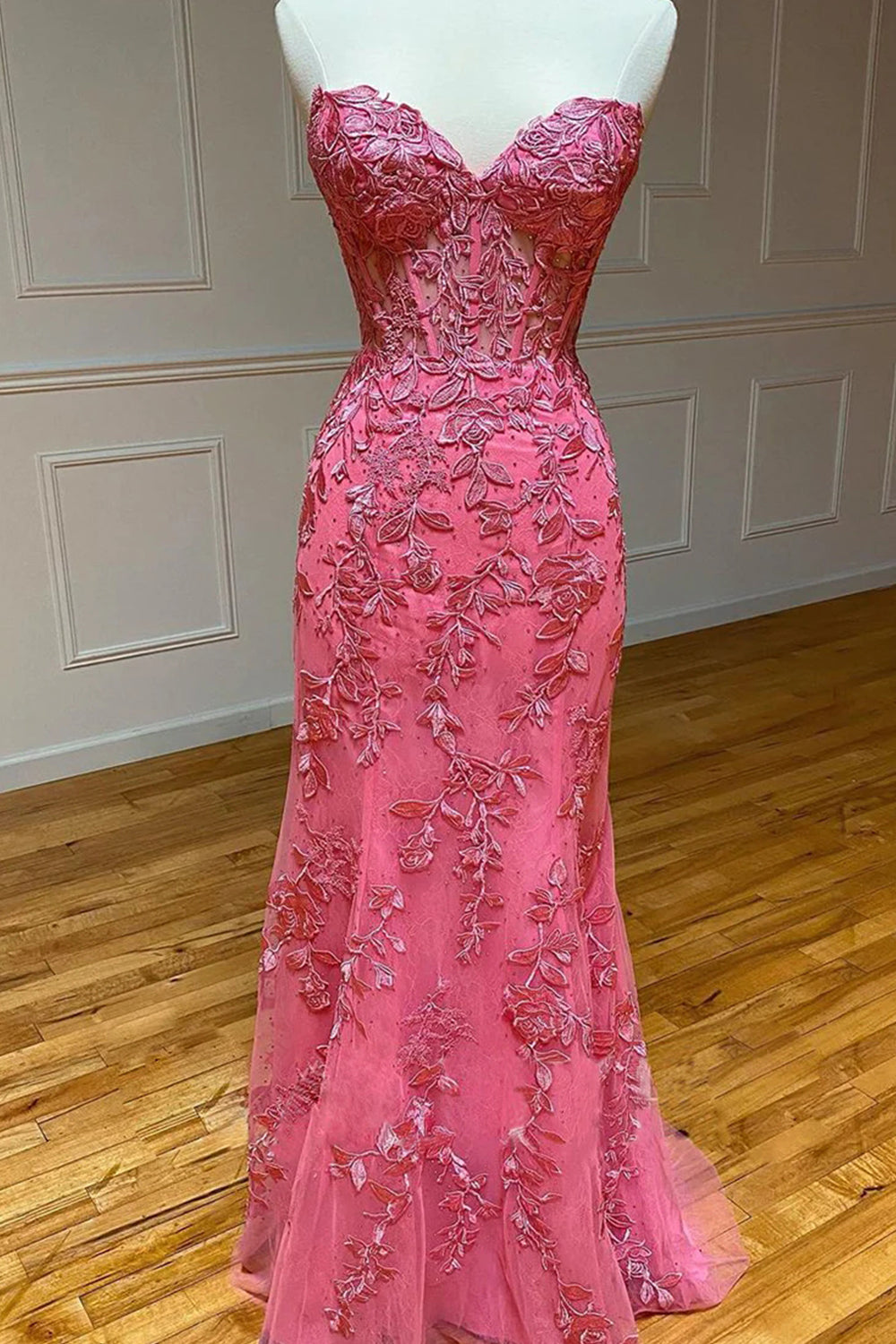 Robe de bal bustier avec appliques