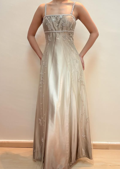 Robe de bal tendance en satin et tulle à fines bretelles et perles, coupe trapèze, modèle Y8139