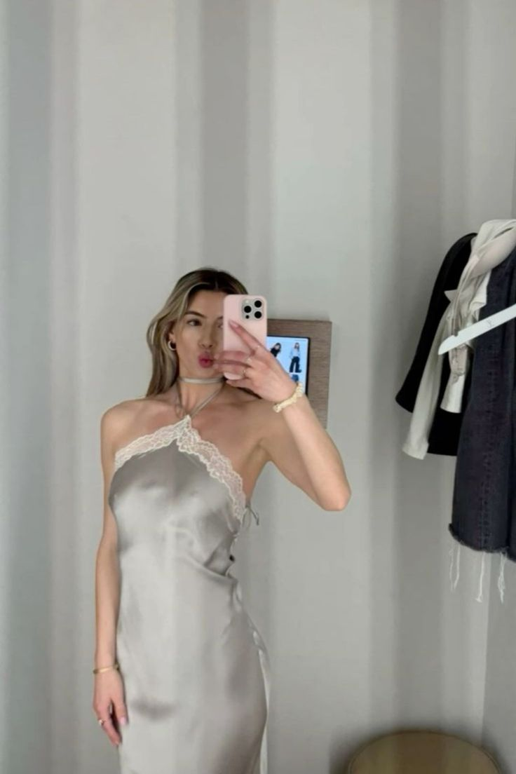 Robe de soirée sexy dos nu en satin et dentelle Y8169