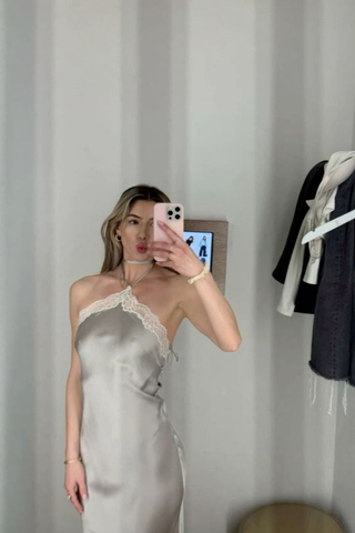 Vestido de fiesta sexy de satén y encaje con cuello halter Y8169