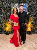 Robe de soirée sirène rouge élégante avec fente latérale Y5710