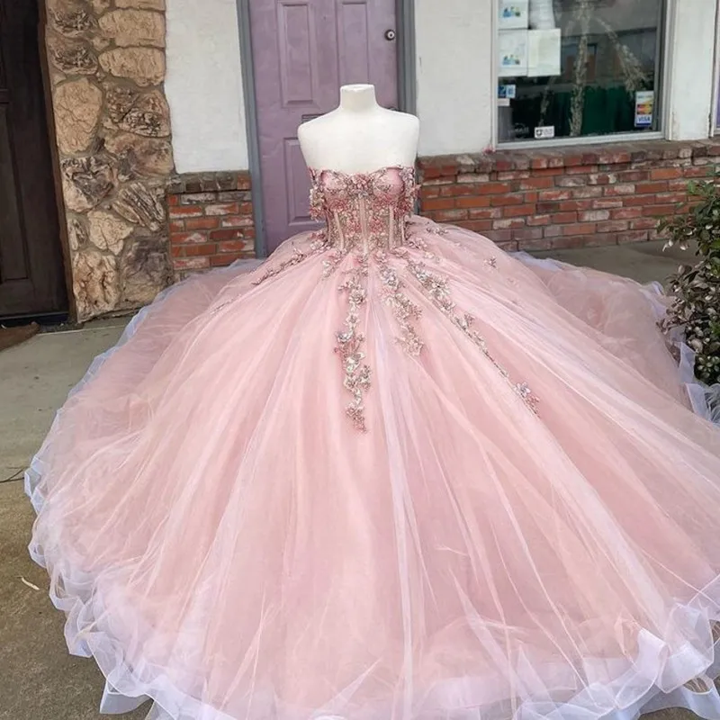 Robe de bal rose en tulle ornée d'appliqués floraux, modèle Sweet 16 Y527