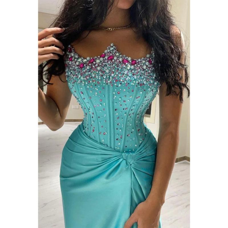 Robe de soirée longue à bretelles, fourreau/colonne, bleue, ornée de perles 