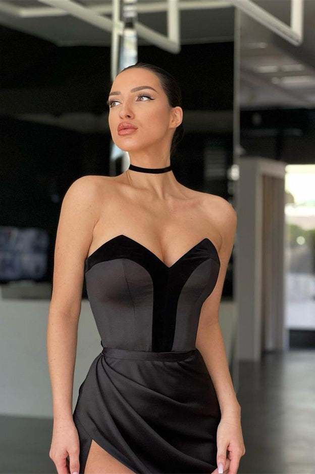 Magnifique robe de bal sirène noire longue à décolleté cœur et fente.