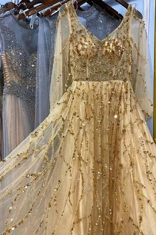 Robe de bal dorée à manches longues et col en V ornée d'appliques de sequins