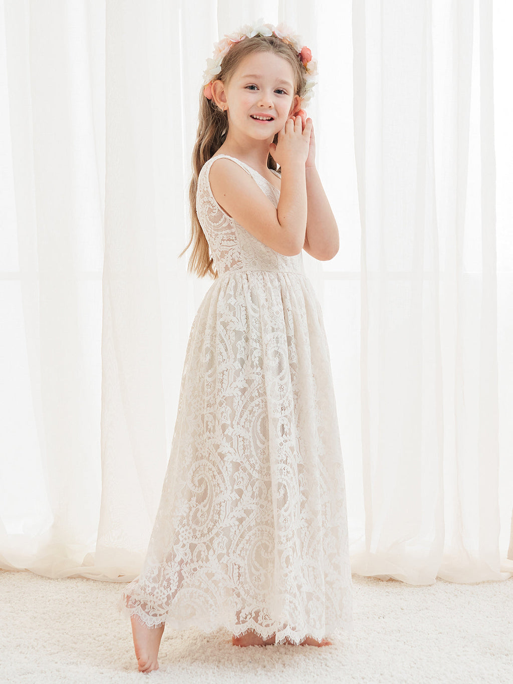 Vestido boho de niña de las flores color marfil, corte en A, de encaje y largo hasta el tobillo 