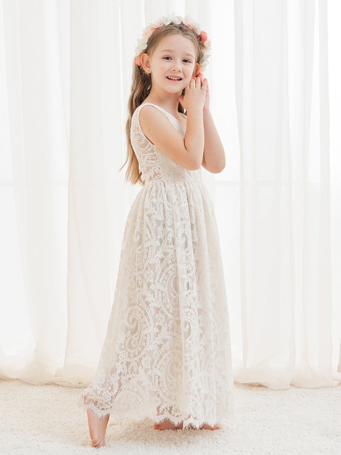 Vestido boho de niña de las flores color marfil, corte en A, de encaje y largo hasta el tobillo 