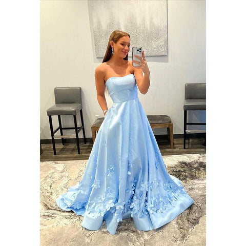 Robe de bal longue trapèze sans bretelles avec appliques et traîne