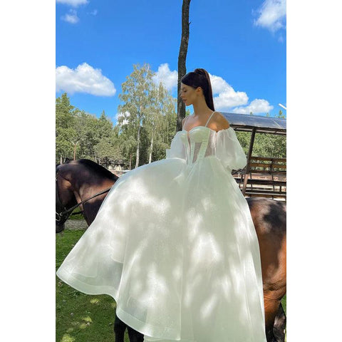 Vestido de fiesta largo de tul con cuentas y encaje con tirantes finos y escote en forma de A 