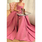 Robe de soirée en satin coupe trapèze à bretelles spaghetti et traîne fendue sur le côté 