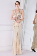 Robe de bal abricot doré à décolleté plongeant en V
