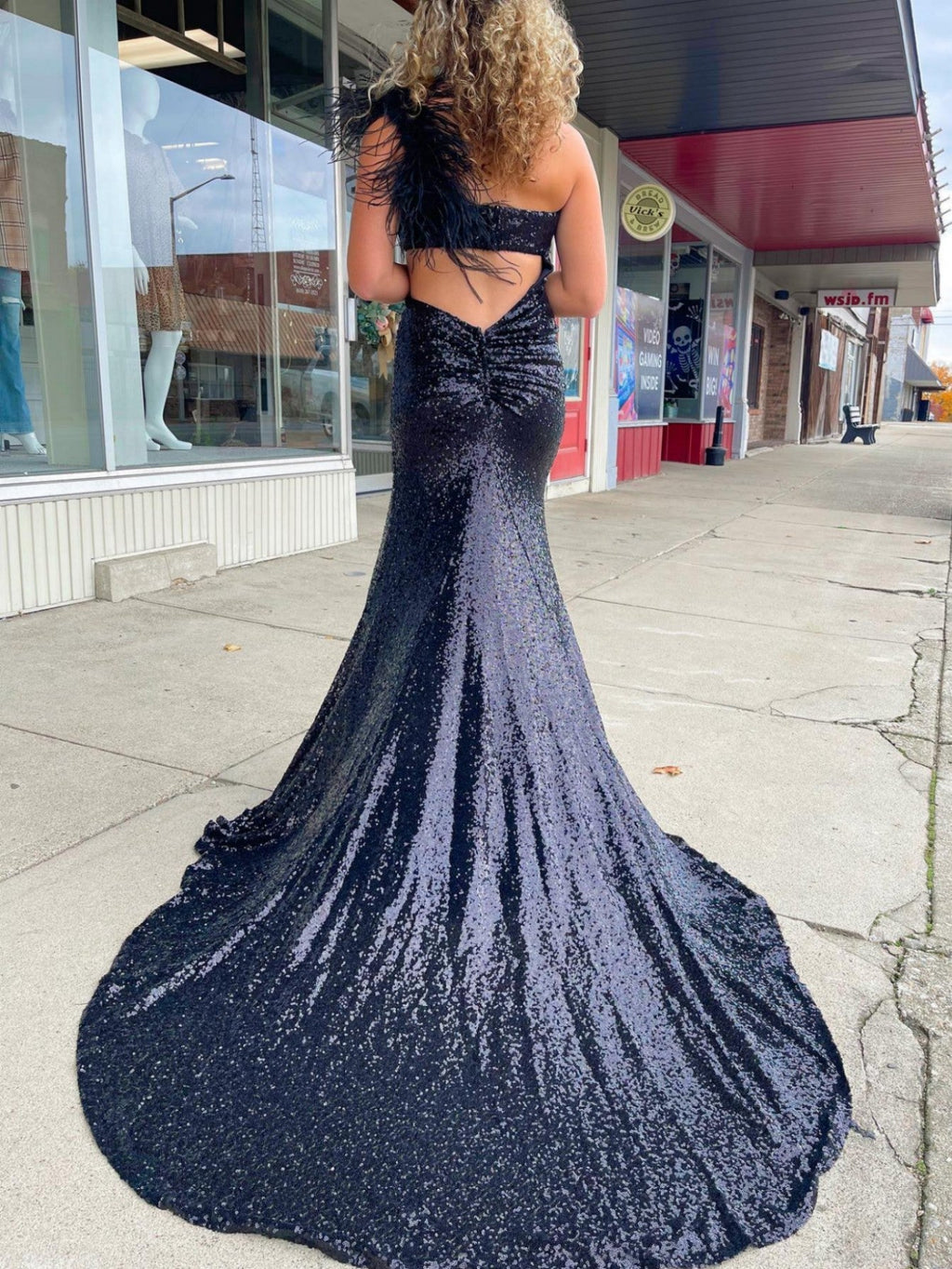 Vestido de sirena negro brillante único de un solo hombro para baile de graduación