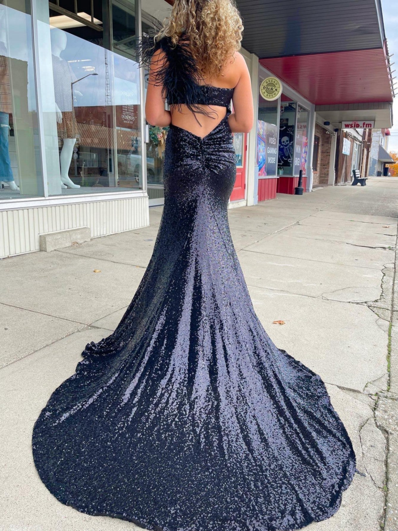 Vestido de sirena negro brillante único de un solo hombro para baile de graduación