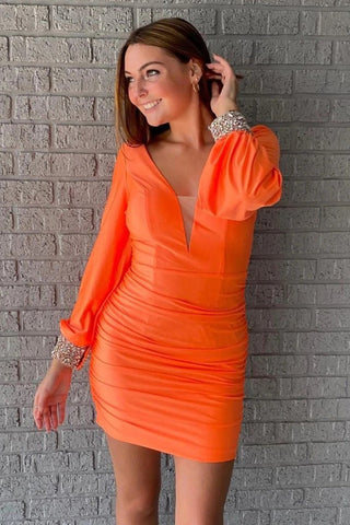 Robe de bal orange froncée et moulante