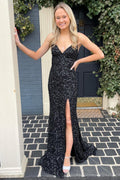 Robe de bal longue sirène à fines bretelles et sequins noirs, fendue sur le devant