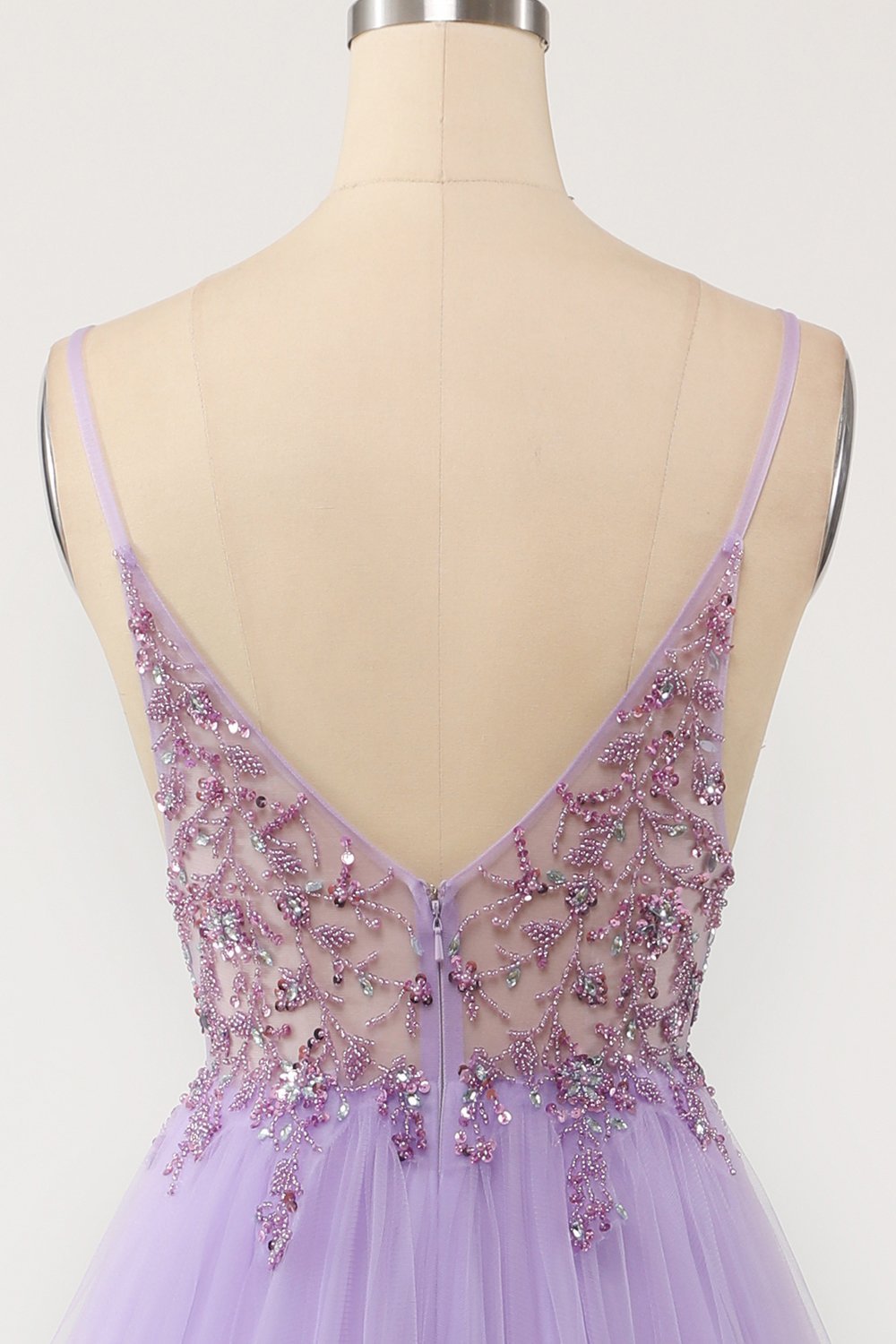 Robe de bal en tulle ornée de perles légères