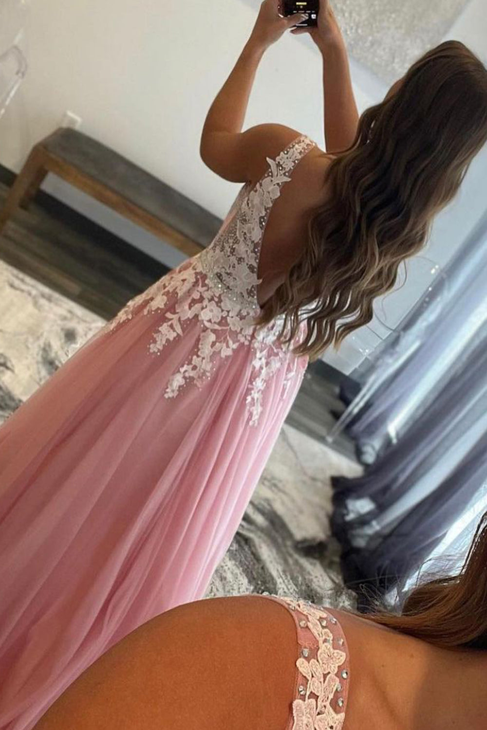 Vestido de graduación de tul corte A con apliques