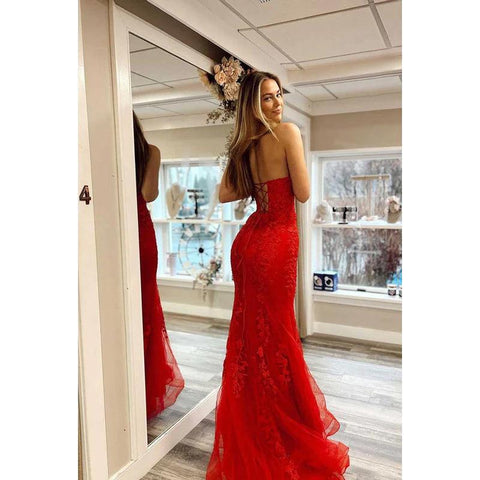 Vestido de fiesta largo de tul con apliques de encaje y escote corazón sin tirantes