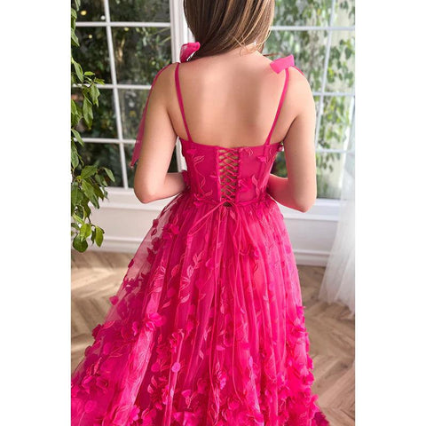 Robe de soirée longue trapèze en tulle avec encolure carrée et appliques en dentelle et fente