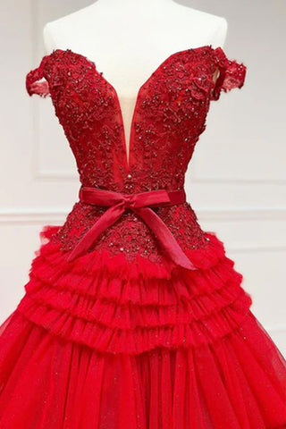 Robe de bal longue rose clair à épaules dénudées et à volants