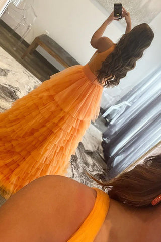 Robe de bal longue orange en tulle à col V et coupe trapèze