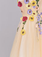 Vestido de fiesta de tul corte A con flores 3D