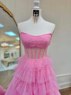 Vestido de fiesta de tul brillante con corsé sin tirantes y corte en A con volantes