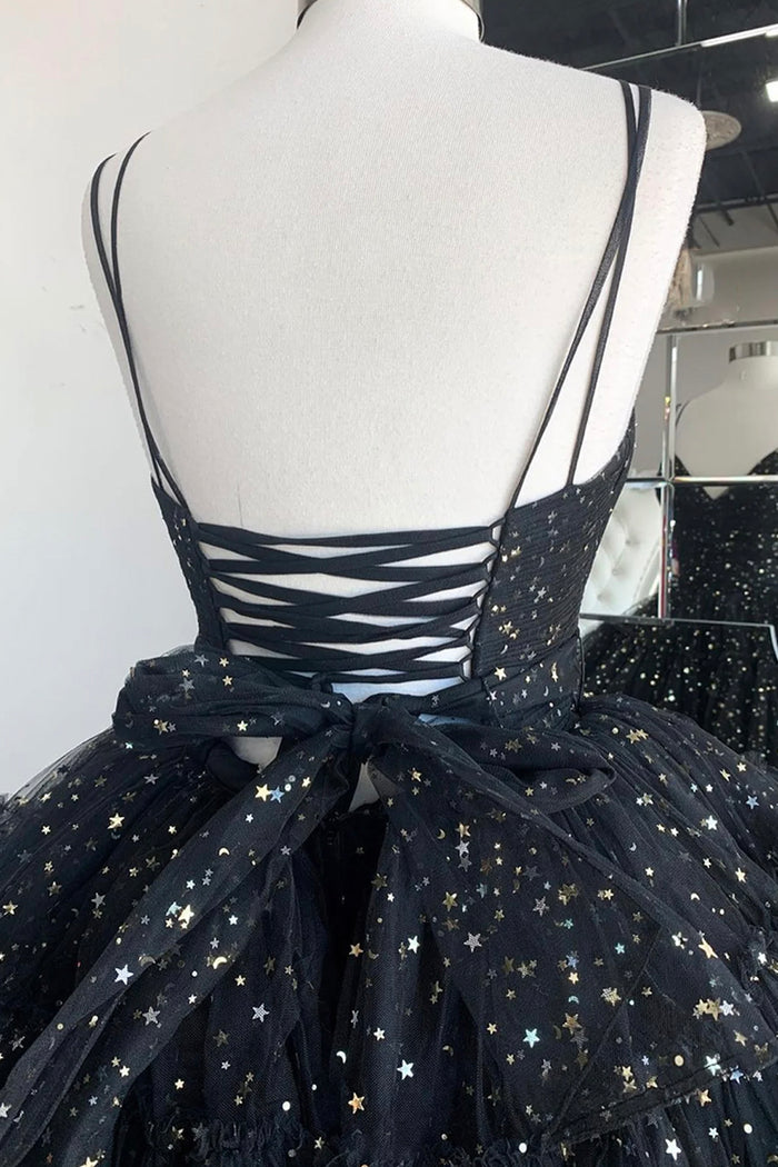 Vestido de fiesta de corte asimétrico con tirantes finos y falda de tul escalonada