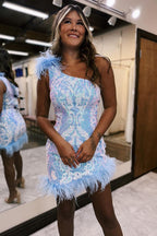 Vestido ajustado de fiesta rosa chicle brillante con un solo hombro y plumas