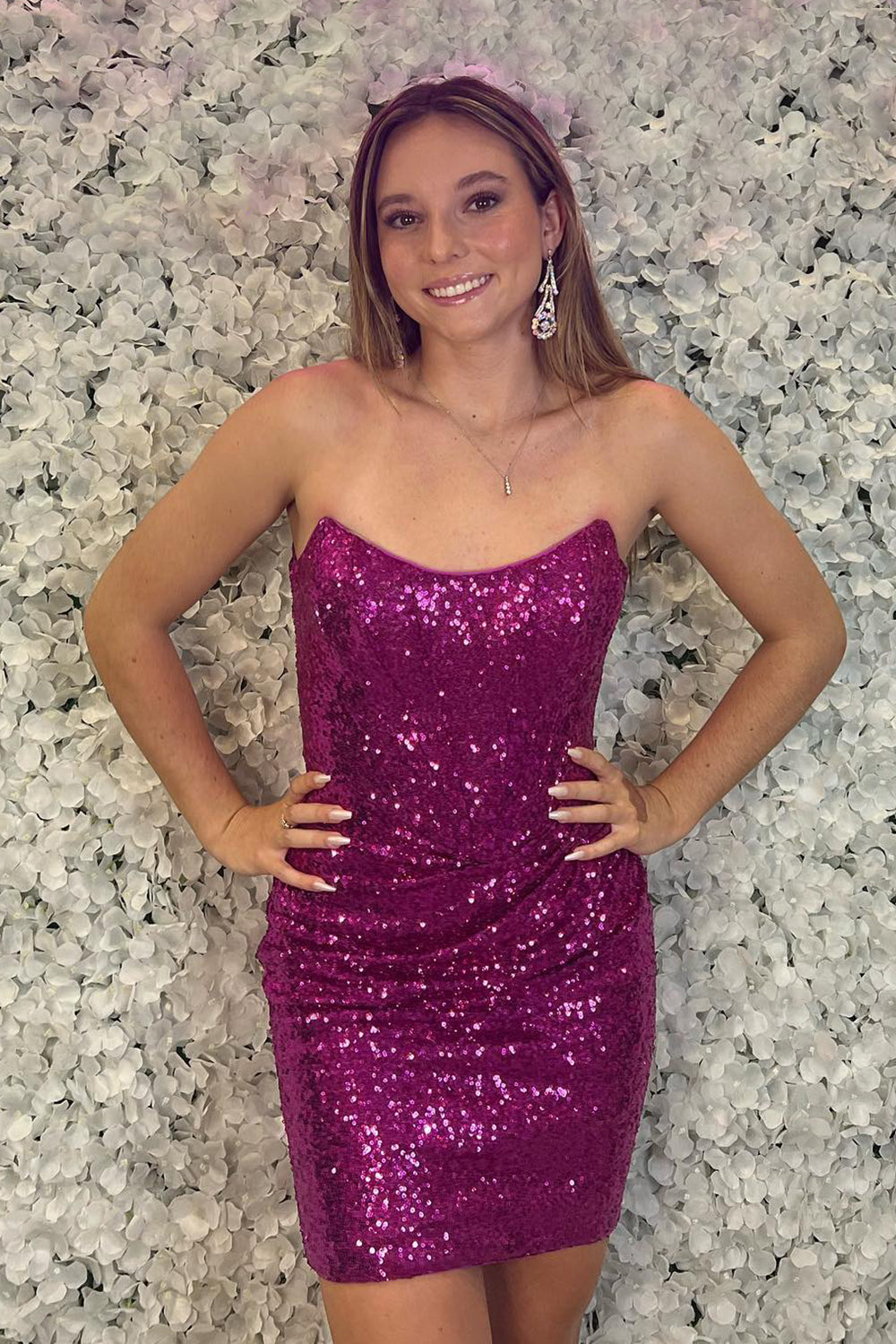 Vestido ajustado de lentejuelas brillantes sin tirantes para baile de bienvenida