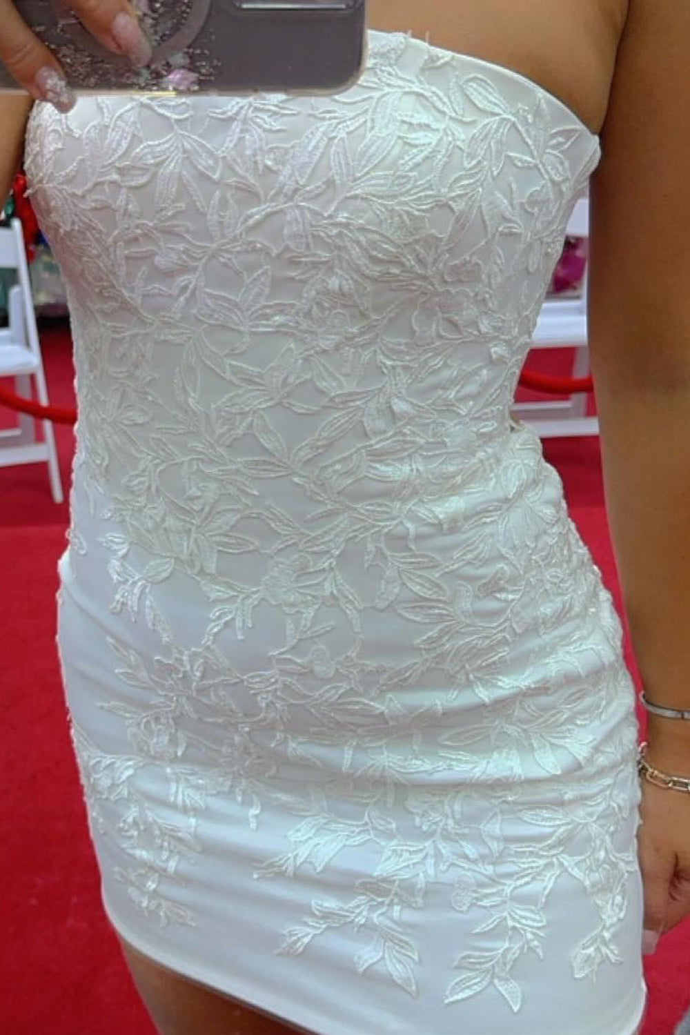 Vestido ajustado sin tirantes para baile de bienvenida con apliques