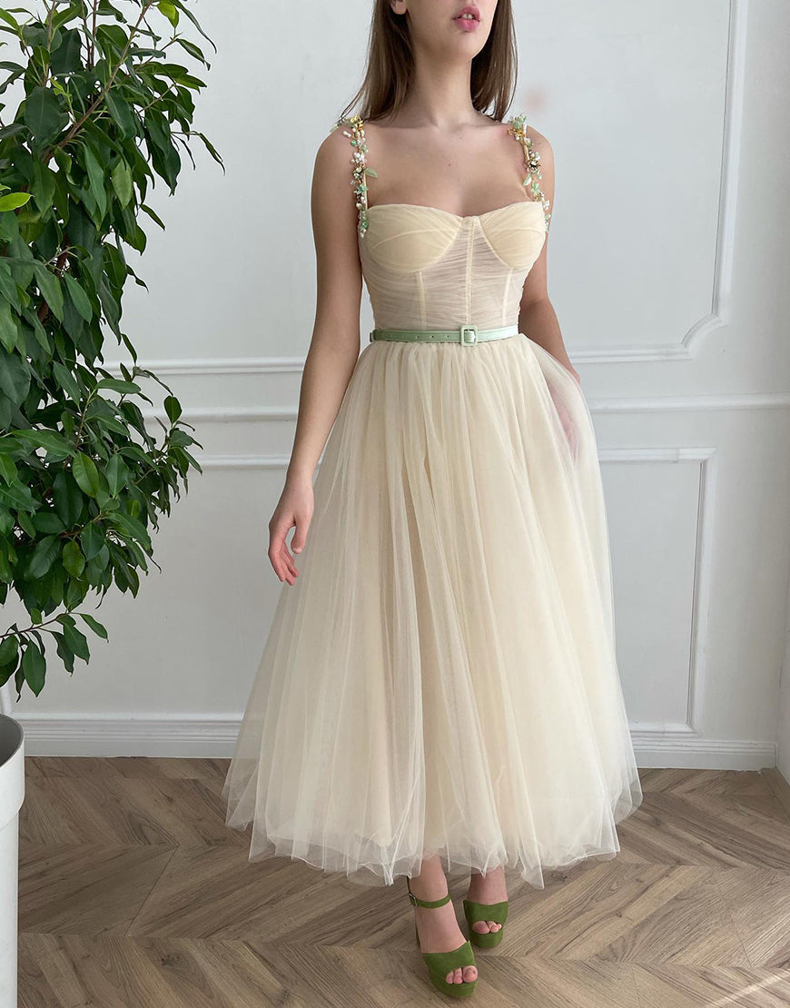 Vestido de fiesta color albaricoque con cuentas