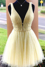 Thalia | Robe de bal trapèze en tulle à col V et perles