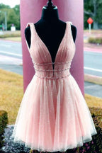 Thalia | Robe de bal trapèze en tulle à col V et perles