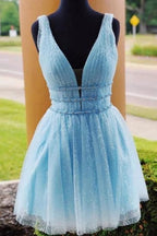 Thalia | Robe de bal trapèze en tulle à col V et perles