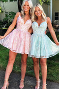 Vestido corto de encaje con tirantes finos y corte en A para baile de bienvenida