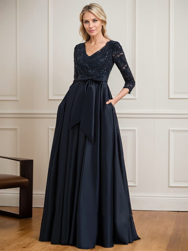 Vestido de novia de satén con encaje, corte en A, escote en V y largo hasta el suelo, con lazo de lentejuelas. 