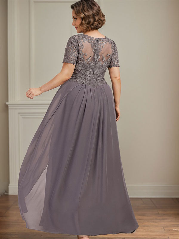 Robe de mère de la mariée en mousseline de soie et dentelle, coupe trapèze, col en V, longueur au sol