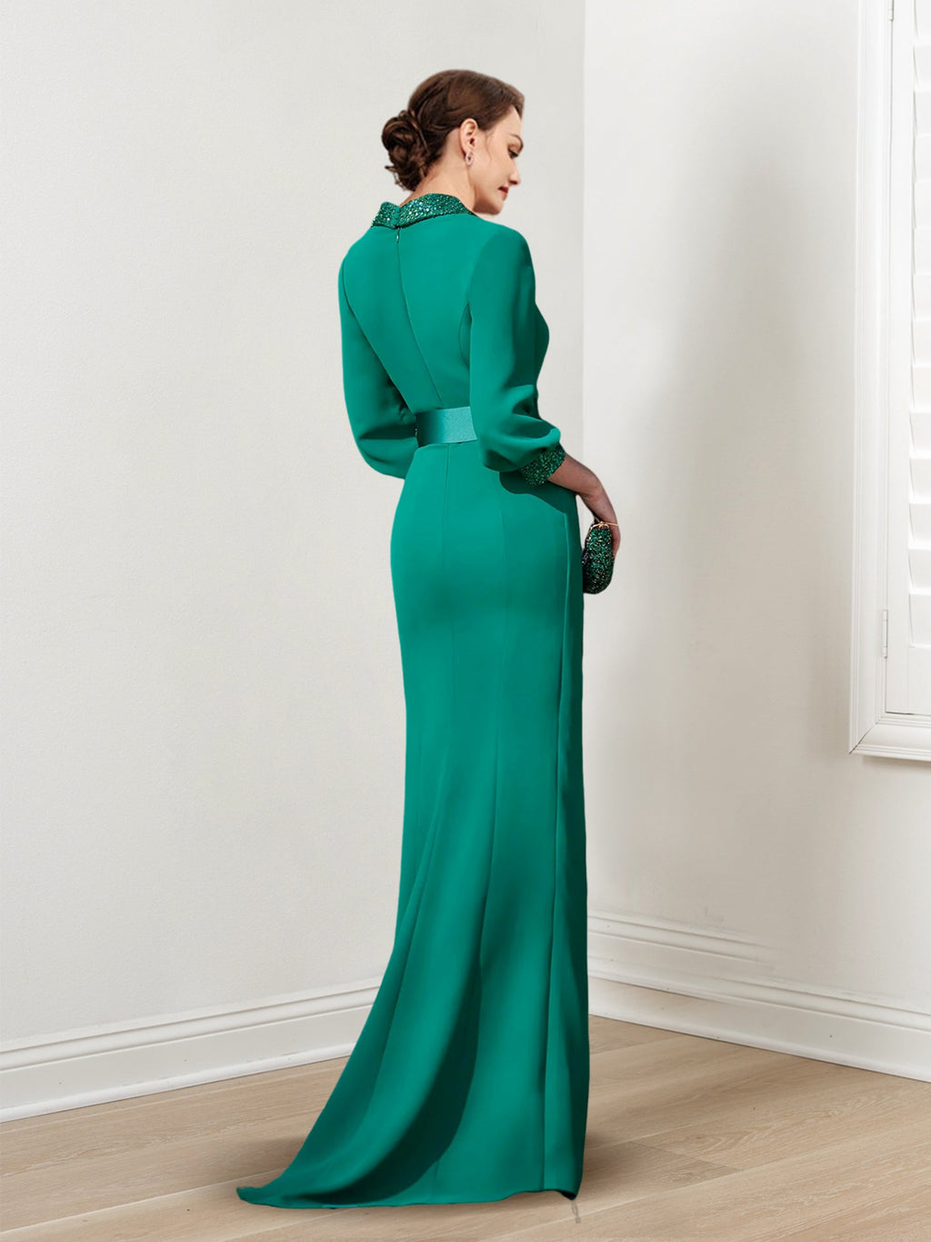 Vestidos de corte recto/columna para la madre de la novia, con escote en V, manga larga y cinturón. 
