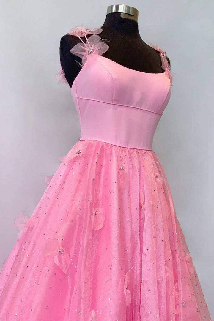 Vestido de fiesta de organza con tirantes finos y corte en A