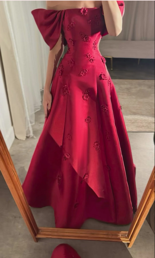 Elegante vestido de noche burdeos con flores 3D, hombros descubiertos, corte en A, estilo baile de graduación Y7637