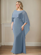 Robe fourreau longue en mousseline de soie pour la mère de la mariée, ornée de volants cascade, avec décolleté arrondi. 
