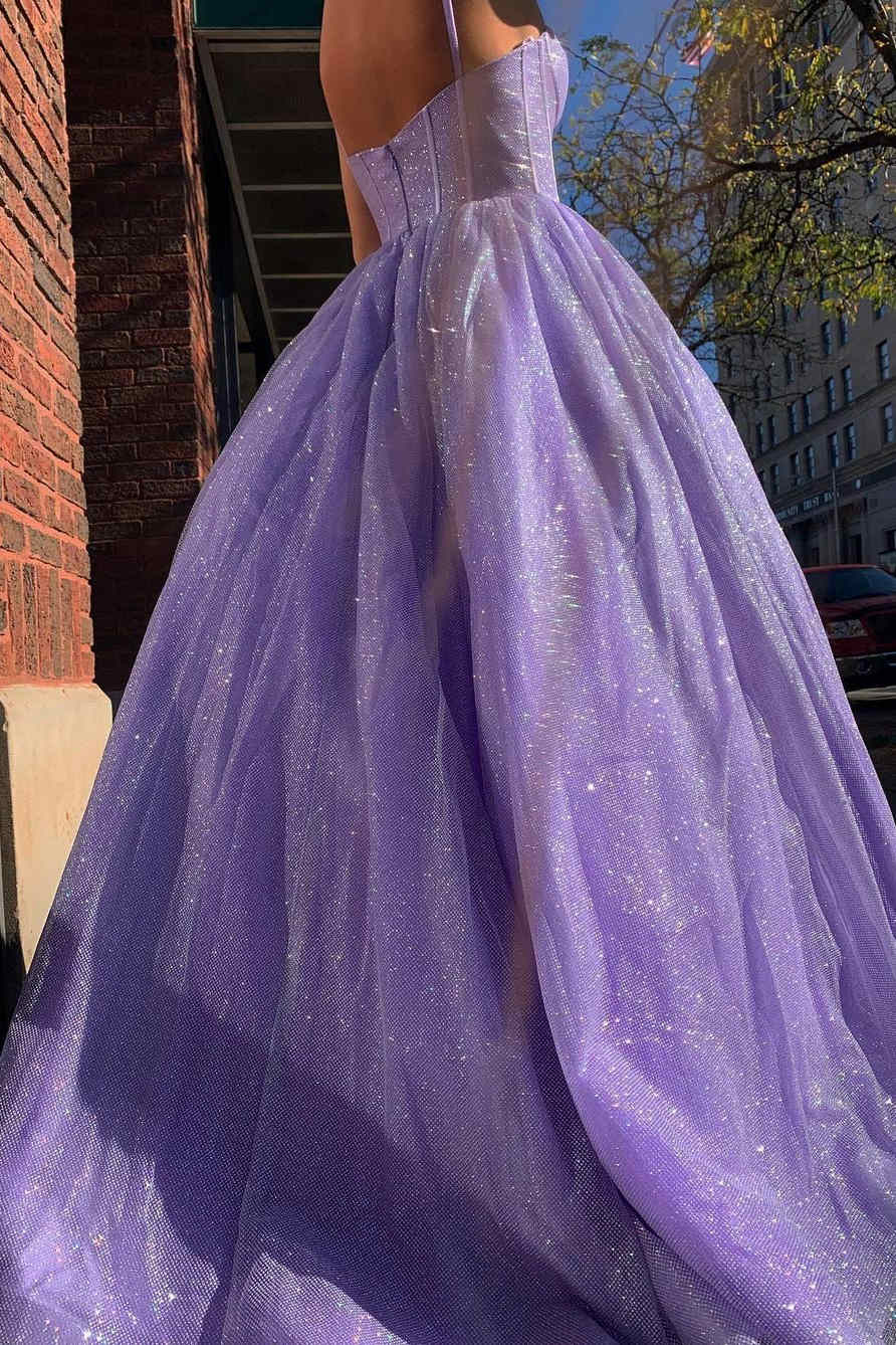 Vestido largo de tirantes color lavanda corte en A