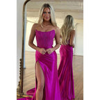 Vestido de fiesta largo con tirantes finos, apliques de encaje y abertura lateral