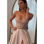 Superbe et charmante robe de bal de fin d'année trapèze à bretelles spaghetti et fente