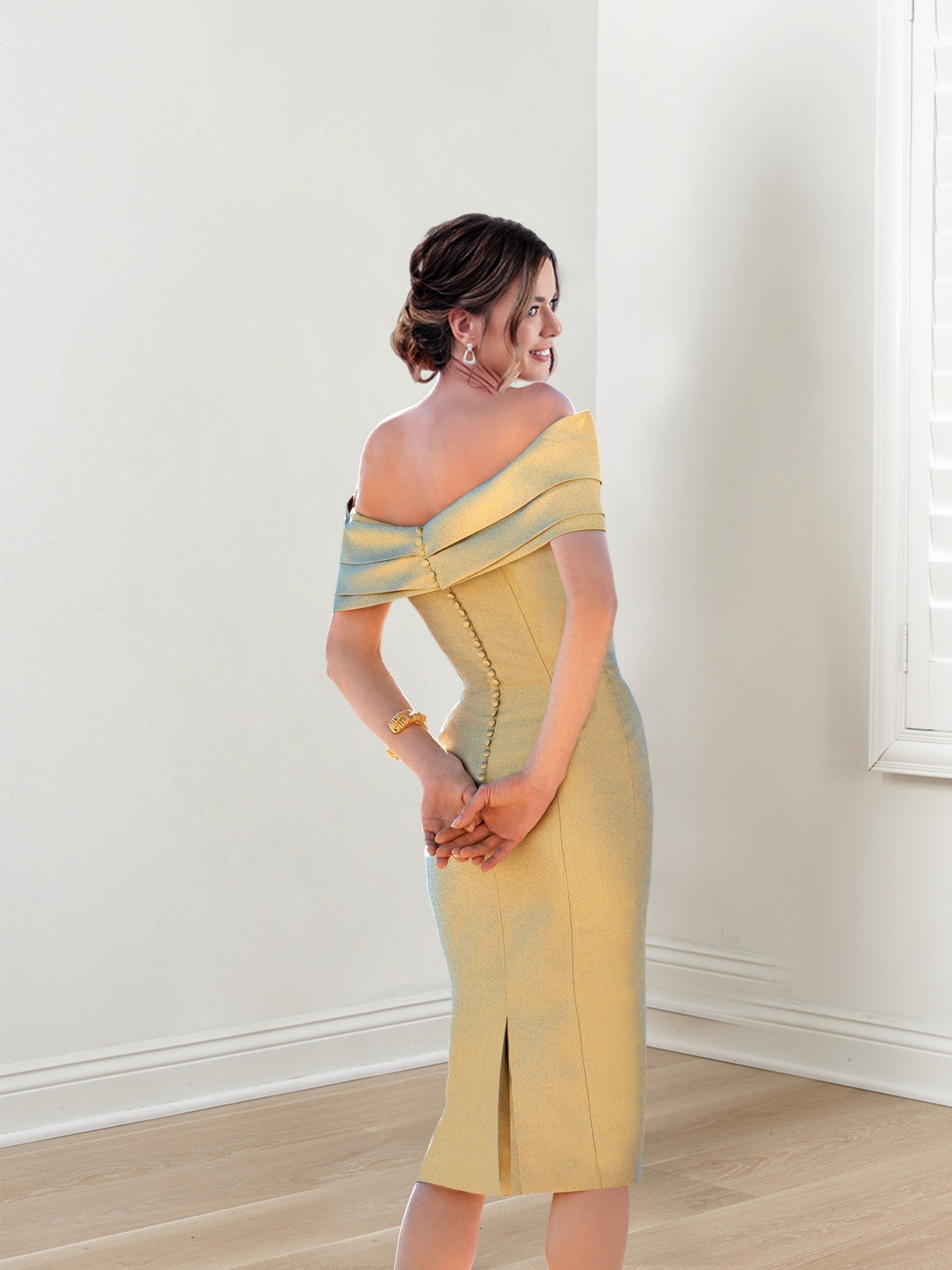 Vestidos de corte recto/columna con hombros descubiertos y manga corta para la madre de la novia 