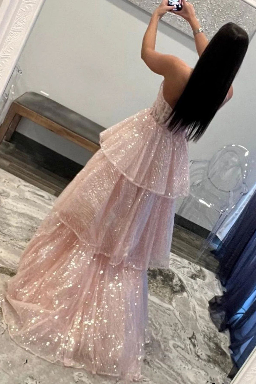Vestido largo de fiesta rosa de corte A con un solo hombro y volantes